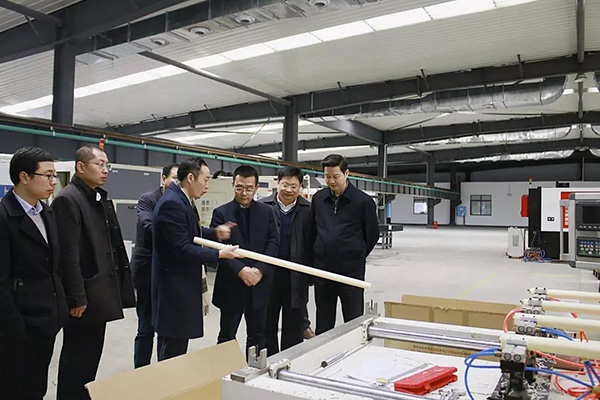 比亞迪股份有限公司副總裁劉煥明、株洲市高新區(qū)管委會(huì)副主任馬立恒、統(tǒng)戰(zhàn)部長周玉智等領(lǐng)導(dǎo)一行蒞臨我司 指導(dǎo)工作