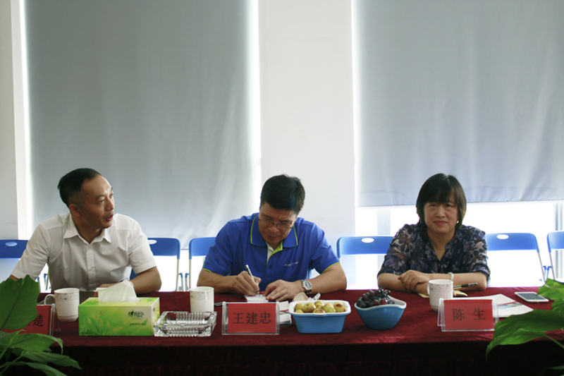 中國氟塑協(xié)會(huì)王建忠理事長(zhǎng)、陳生秘書長(zhǎng)一行蒞臨我司指導(dǎo)工作